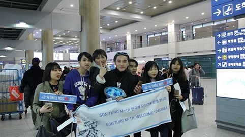 Không chỉ ở Việt Nam, Sơn Tùng M-TP cũng được săn đón nồng nhiệt Hàn Quốc