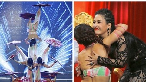 Kiều Oanh tặng 6 đôi giày cho cho các nữ diễn viên xiếc