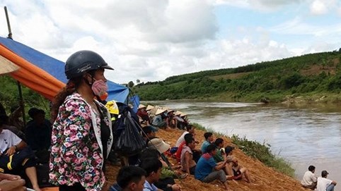 Kon Tum: Đã tìm thấy thi thể cháu bé bị đuối nước khi tắm sông