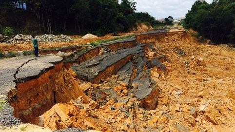 Kon Tum: Dự án kè chống sạt lở QL24 hàng chục tỷ đồng bị sạt lở nghiêm trọng