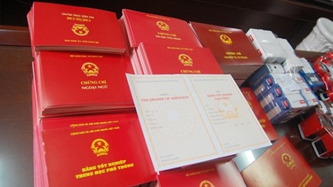 Kon Tum: Khởi tố nhiều cán bộ trong đường dây làm bằng cấp giả