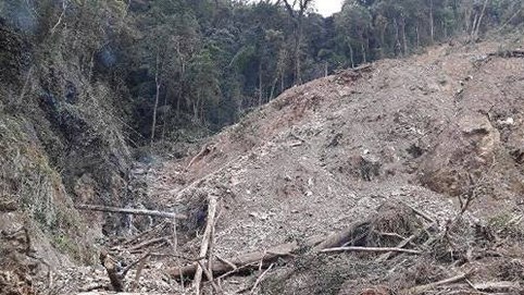 Kon Tum: Sạt lở nghiêm trọng trên đường vành đai biên giới