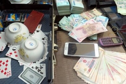 Kon Tum: Triệt phá sới bạc lớn, tạm giữ 16 người