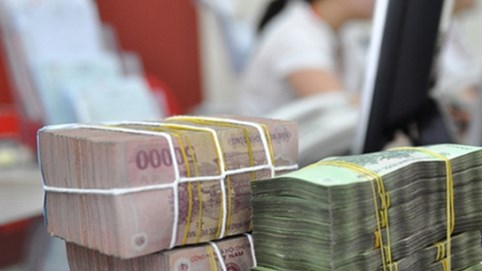 Lãi suất tiết kiệm tiếp tục tăng cao