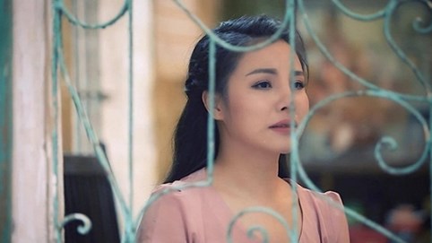 Lâm Phi Quỳnh khóc hết nước mắt trong MV mới