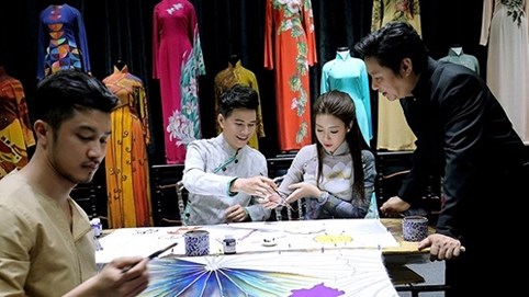 Lần đầu làm MC, hoa hậu Mỹ Linh khiến Vũ Mạnh Cường bất ngờ