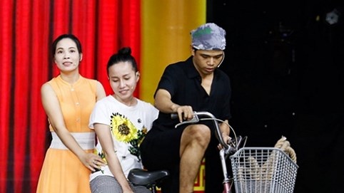 Làng hài mở hội: Các đội thi tranh nhau 