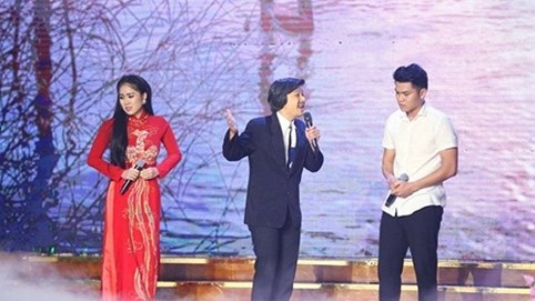 Lê Phương và bạn trai “đá xéo” chuyện tình của Ngọc Trinh