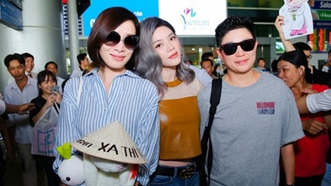 Lý Nhã Kỳ - Xa Thi Mạn ôm nhau thắm thiết khi hội ngộ