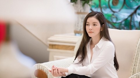 Lý Nhã Kỳ chia sẻ khi ngồi ghế nóng 