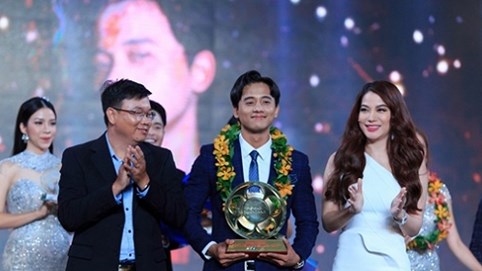 Mai Tài Phến đăng quang Quán quân 