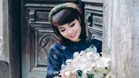 Mai Thu Huyền đẹp dịu dàng bên hoa loa kèn