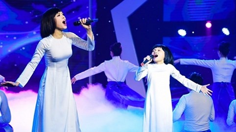 Màn song ca đốn tim của Bào Ngư và Phương Trinh Jolie