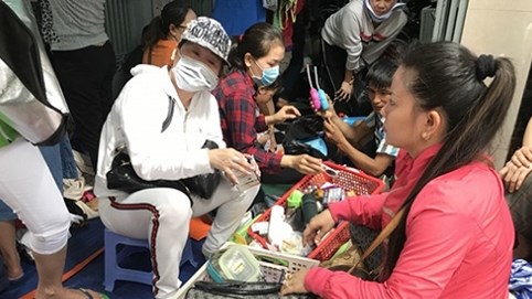 Mua hàng hiệu ở chợ Bàn Cờ