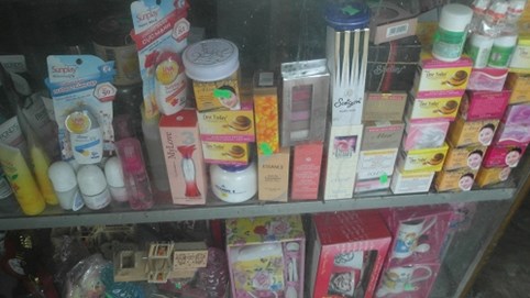 Mỹ phẩm giá rẻ tấn công làng quê