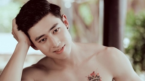 Nam vương Tiến Đạt lần đầu khoe hình xăm