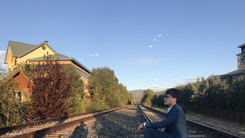 Nam vương Tiến Phạm hòa mình vào thiên nhiên của  vùng đất Avon, Colorado