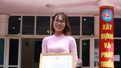 Nghị lực phi thường của nữ sinh viên trường báo