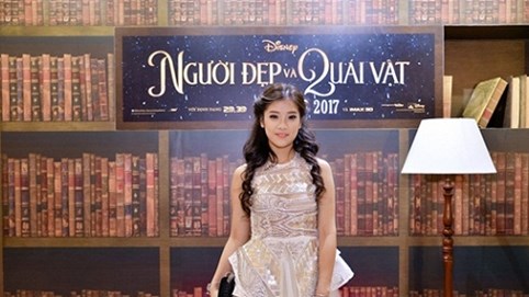 Ngỡ ngàng với hình ảnh Hoàng Yến diện váy dạ hội tinh khôi