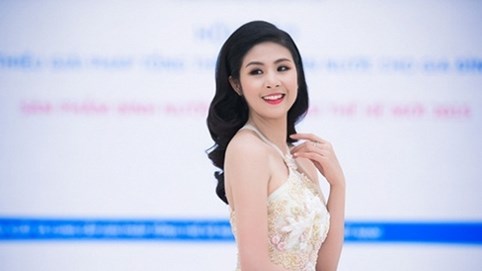 Ngọc Hân đắt sô làm giám khảo cuộc thi sắc đẹp