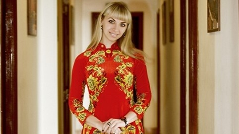 Vì sao BST áo dài đính đá quý gây xôn xao Festival áo dài Huế 2017 đến thế?