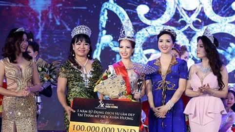 Nguyễn Bảo Ngọc đăng quang Hoa khôi Duyên dáng Doanh nhân Việt 2017