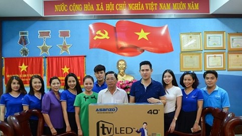 Nhà sản xuất điện tử Việt tặng Tivi cho các Mẹ Việt Nam Anh Hùng