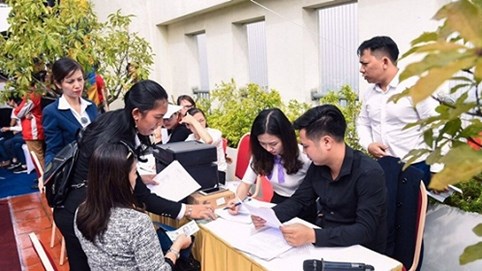 Nhiều khách hàng đặt cọc ngay tại lễ mở bán căn hộ Oriental Westlake