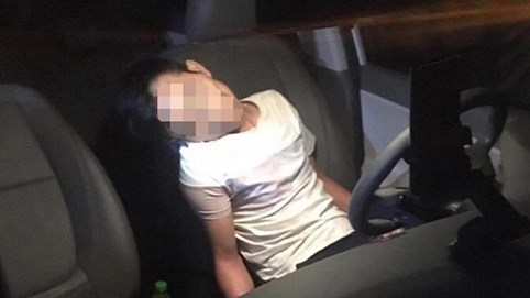 Nóng 24h qua: Nam tài xế đang livestream khi chở khách nước ngoài thì đột tử