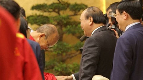 Nóng trong tuần: Câu hỏi bất ngờ của Thủ tướng tại cuộc gặp mặt nhà vô địch AFF Cup 2018