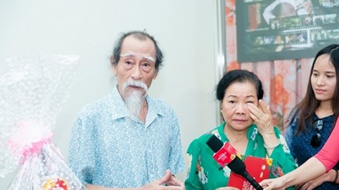 NSƯT Mạnh Dung - Thanh Dậu xúc động khi dàn sao trẻ đến thăm