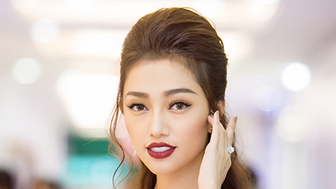 NTK Vân Anh Scarlet khai trương showroom thứ 6 tại Vincom Royal