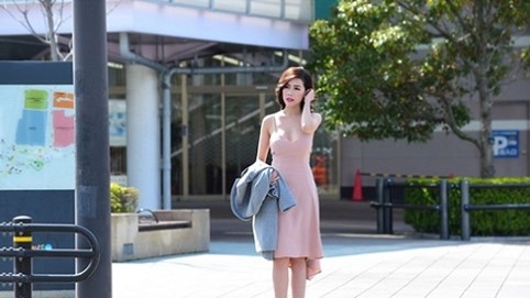 Phan Quỳnh Ngân khoe street style thanh lịch ở Nhật Bản