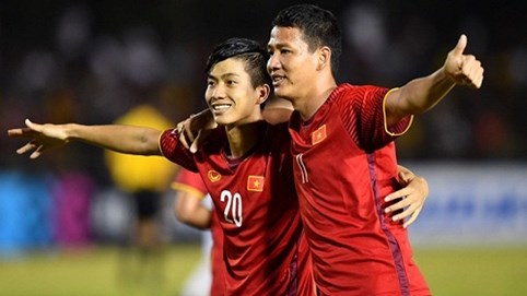 Anh Đức và Văn Đức tỏa sáng giúp Việt Nam thắng bán kết lượt đi trên sân Philippines