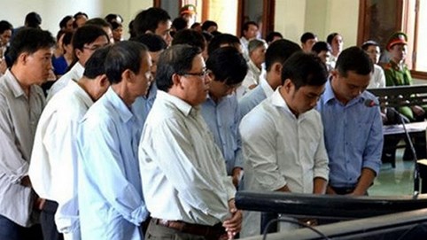Phú Yên: Nguyên chủ tịch huyện cùng loạt thuộc cấp hầu tòa