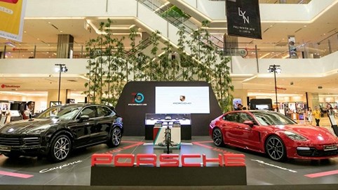 Porsche kỷ niệm 70 năm lịch sử xe thể thao: Màn thể hiện xứng tầm!