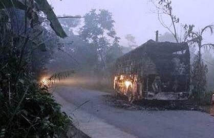 Quảng Nam: Xe khách cháy rụi khi đang chạy trên quốc lộ