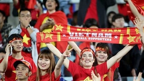 Quên chuyện ở Bukit Jalil đi, phô diễn tinh thần Việt Nam với CĐV Malaysia