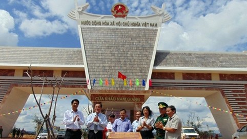 Quảng Nam: Gắn biển công trình Quốc môn Cửa khẩu Nam Giang