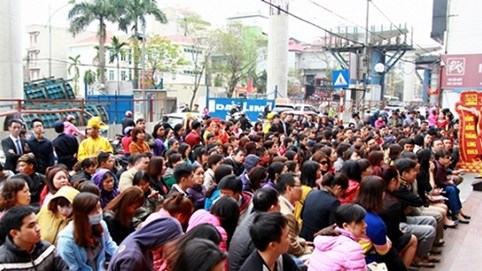 Rồng rắn xếp hàng chờ mua vàng ngày vía Thần Tài