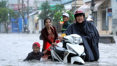 Sài Gòn thành biển nước sau bão Usagi