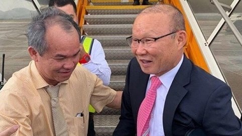 Sau chiến thắng, HLV Park Hang Seo bay vào Quảng Nam gặp bầu Đức để tri ân