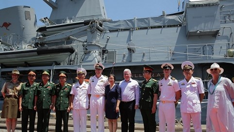 Tàu Hải quân Hoàng gia Australia thăm Đà Nẵng