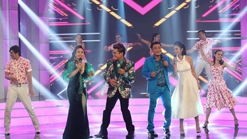 Thanh Bạch hát rap, quậy tung sân khấu cùng Kiều Oanh, Việt Trinh, Lý Hùng