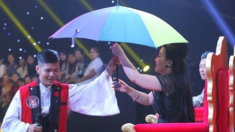 “Thánh dù” Trần Thịnh “thả thính” danh hài Kiều Oanh