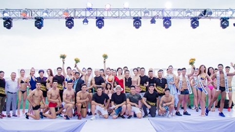 Thí sinh Vietnam Fitness Model 2017 khoe thân hình nóng bỏng trên biển