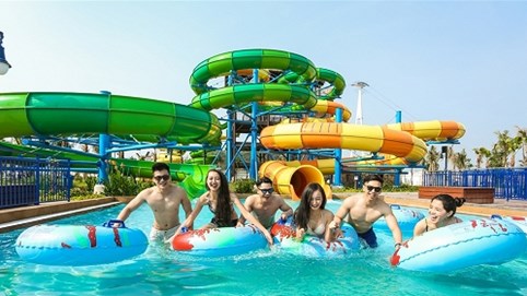 Thổi bay nóng hè với những trò chơi dưới nước ở Typhoon Water Park Hạ Long