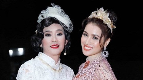 Thư Dung duyên dáng bên danh hài Hoài Linh