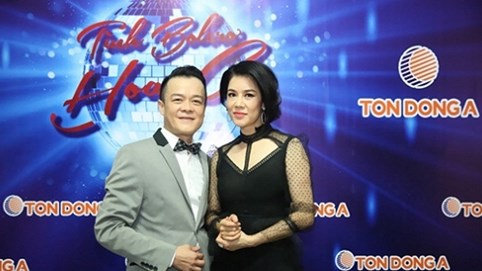 Thu Phương hoãn chuyến bay về Mỹ để song ca cùng anh trai