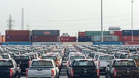 Thuế ô tô 0%, hải quan vẫn vượt đích thu ngân sách nhờ xăng dầu